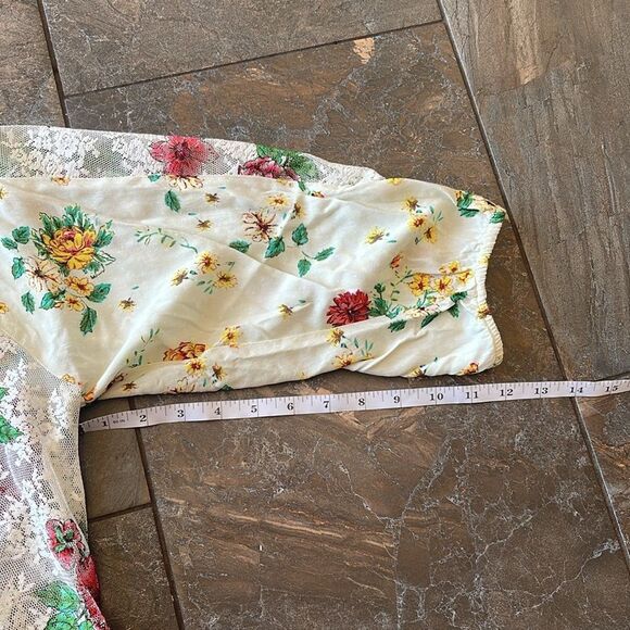 Anthropologie Fig and Flower Floral Cold Shoulder Top Size Medium - Picture 12 of 13